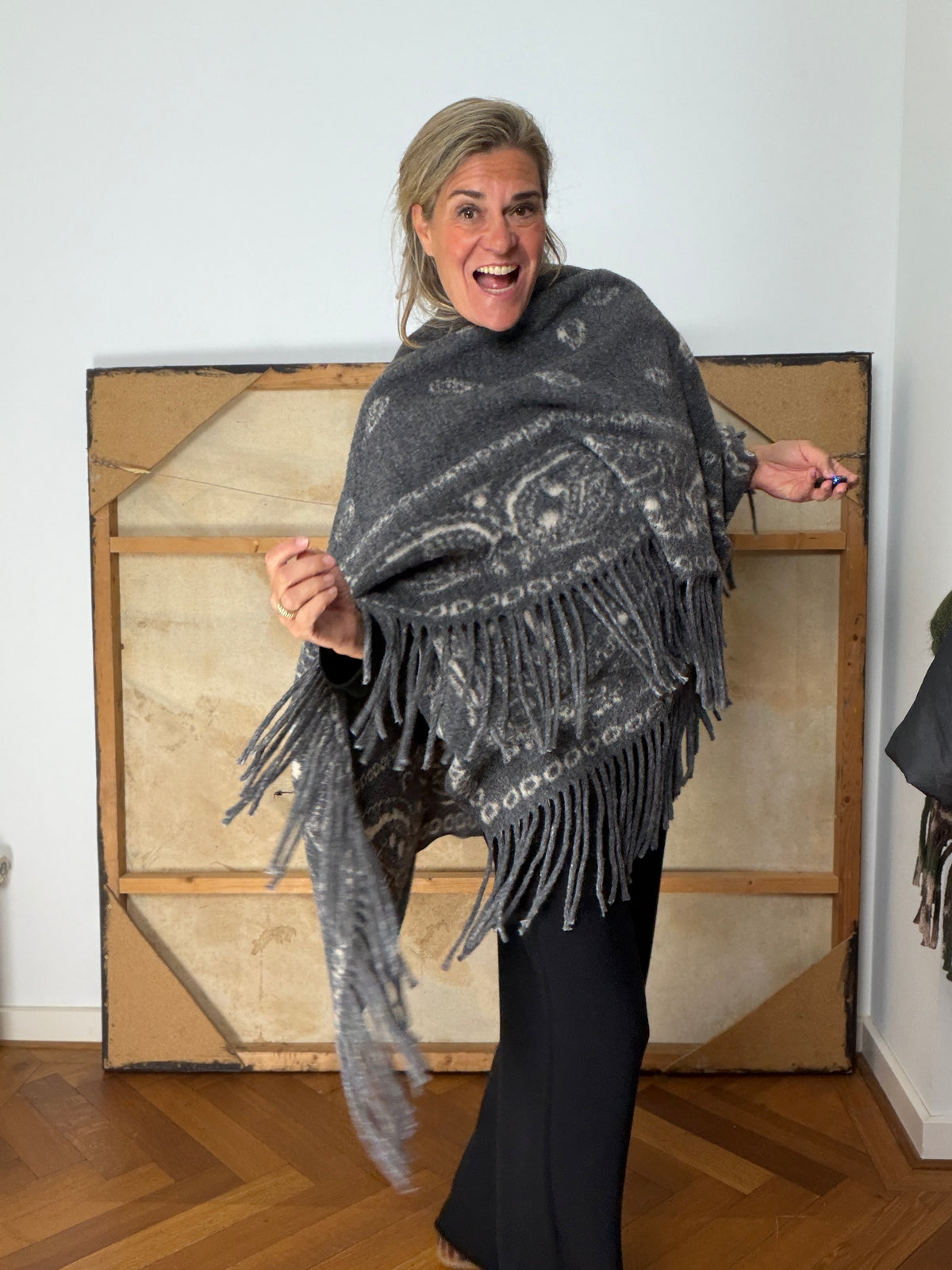 Poncho - Ruby - Cartouche by Suus