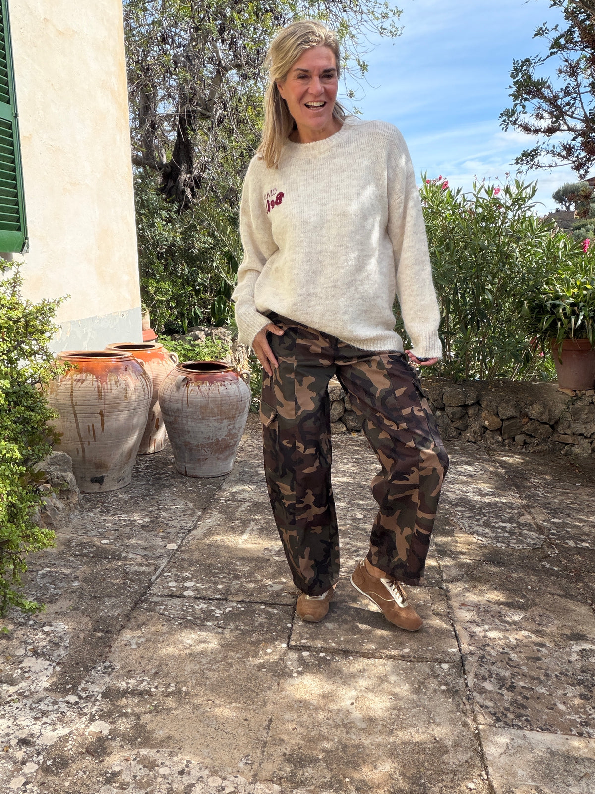 Wijde cargo broek Nien met army print – foto 3