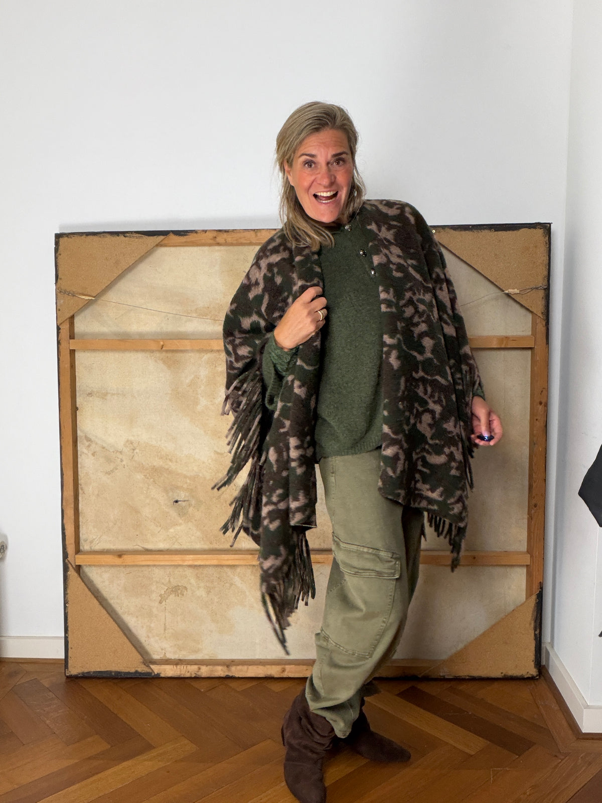 Poncho - Ruby - Cartouche by Suus