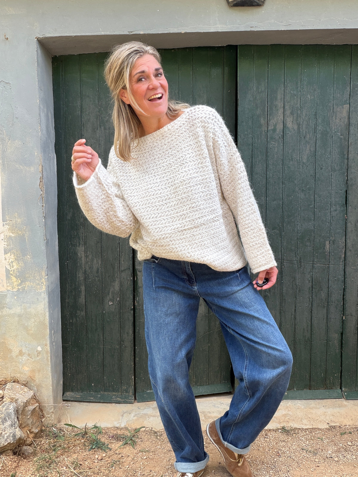 Oversized trui Etta met boothals in beige