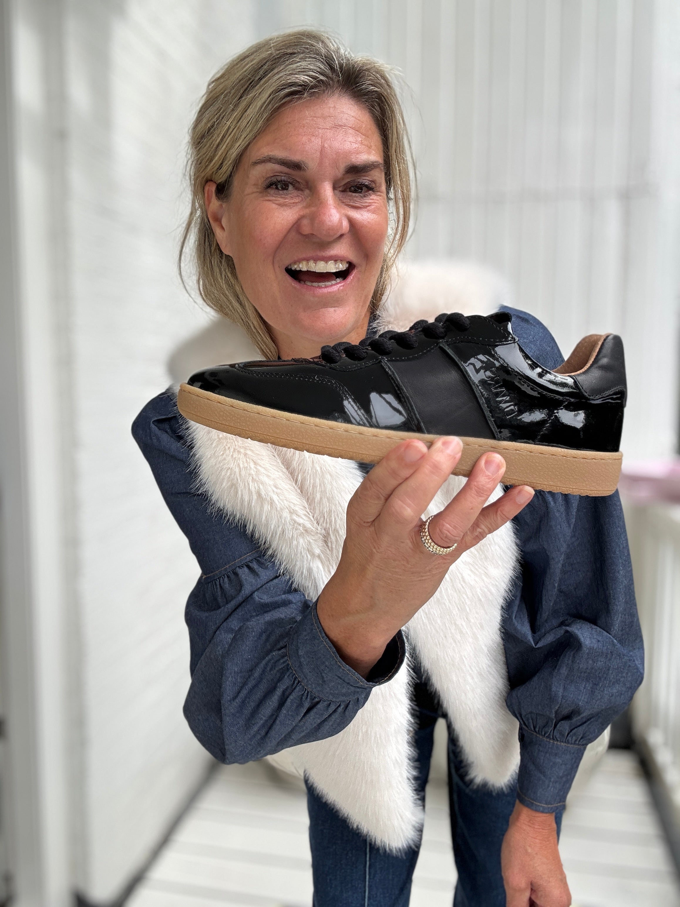 Sneakers - POONA verniz - DWRS