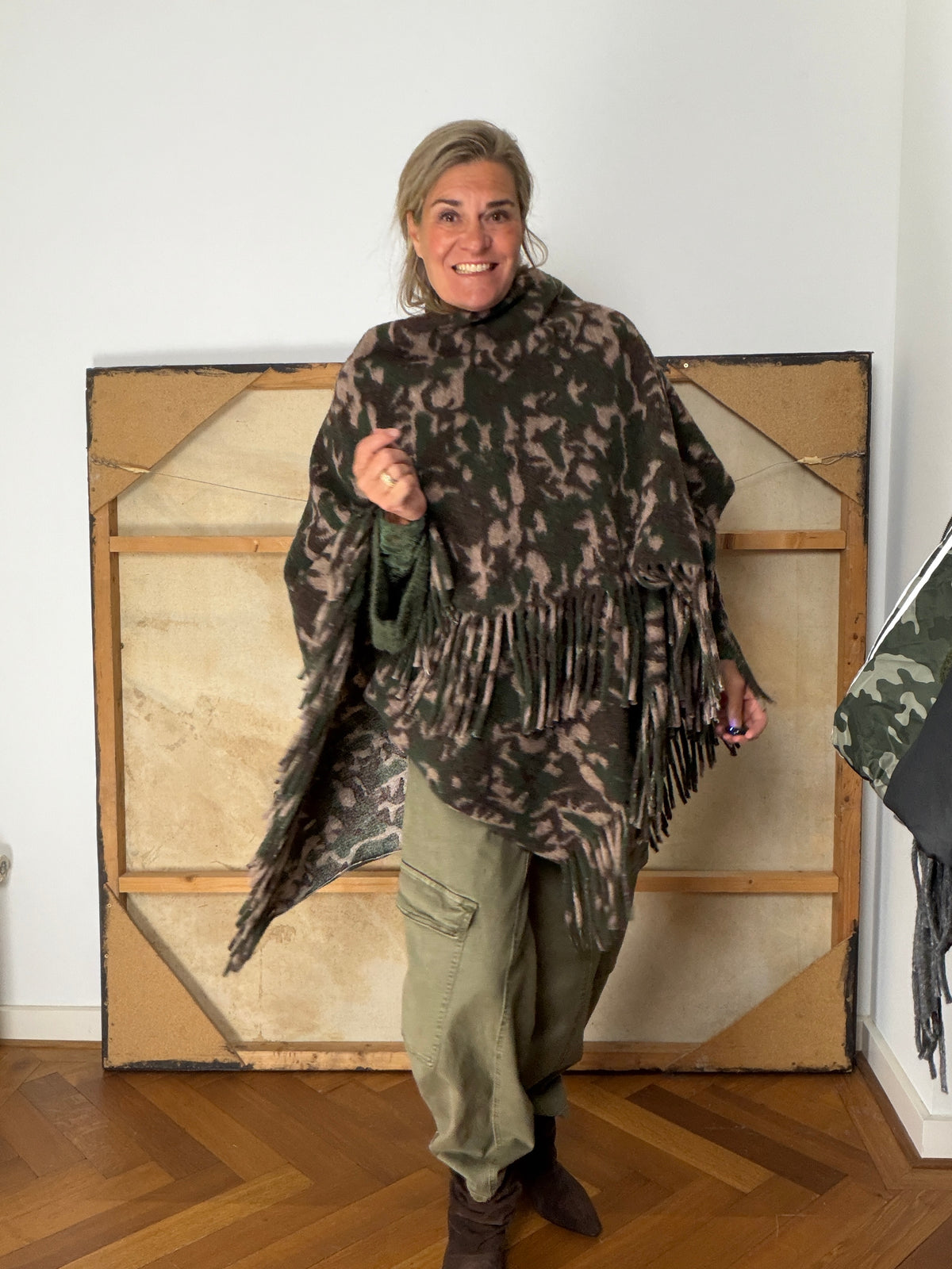 Poncho - Ruby - Cartouche by Suus