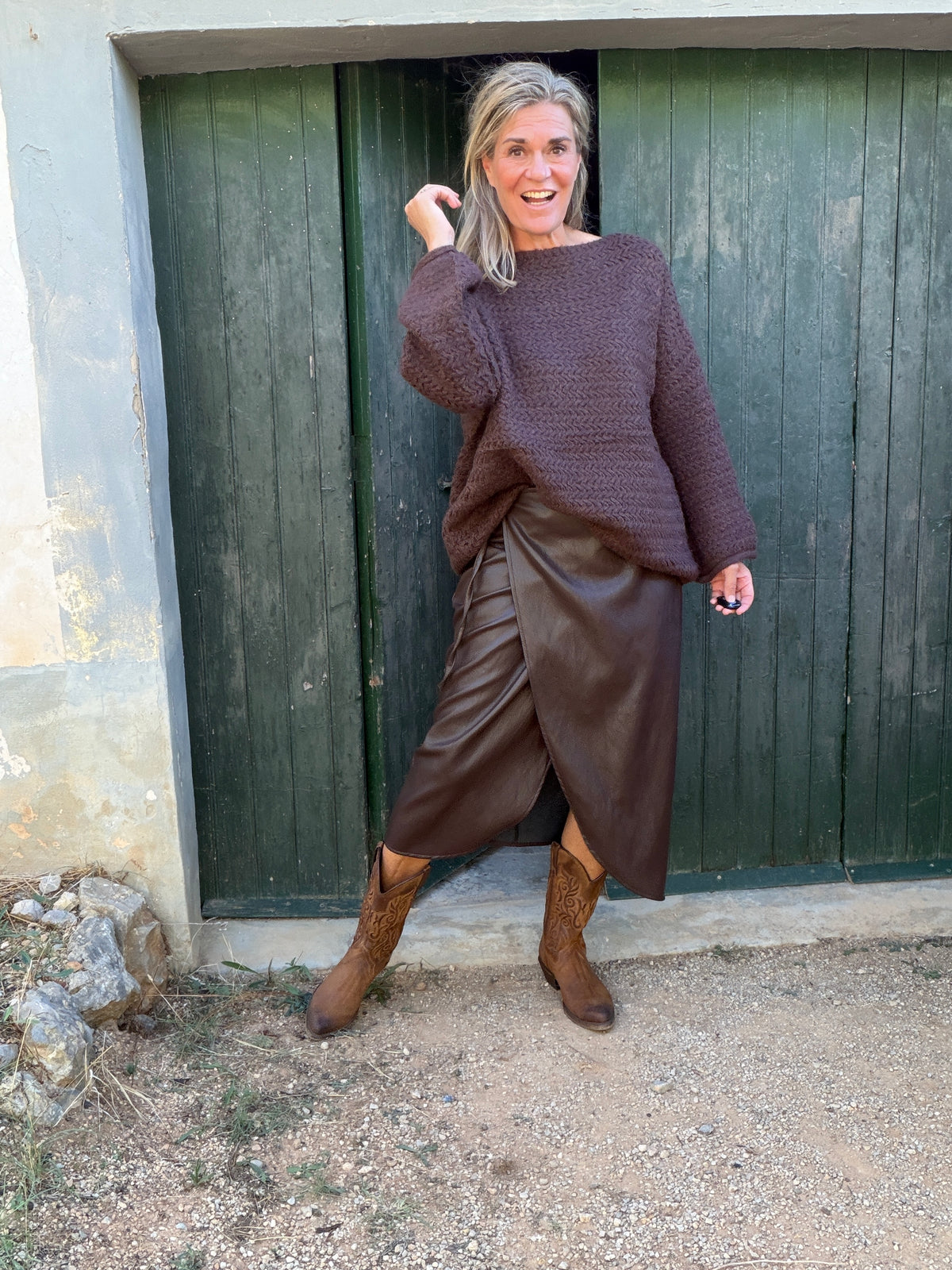 Oversized trui Etta met boothals in bruin