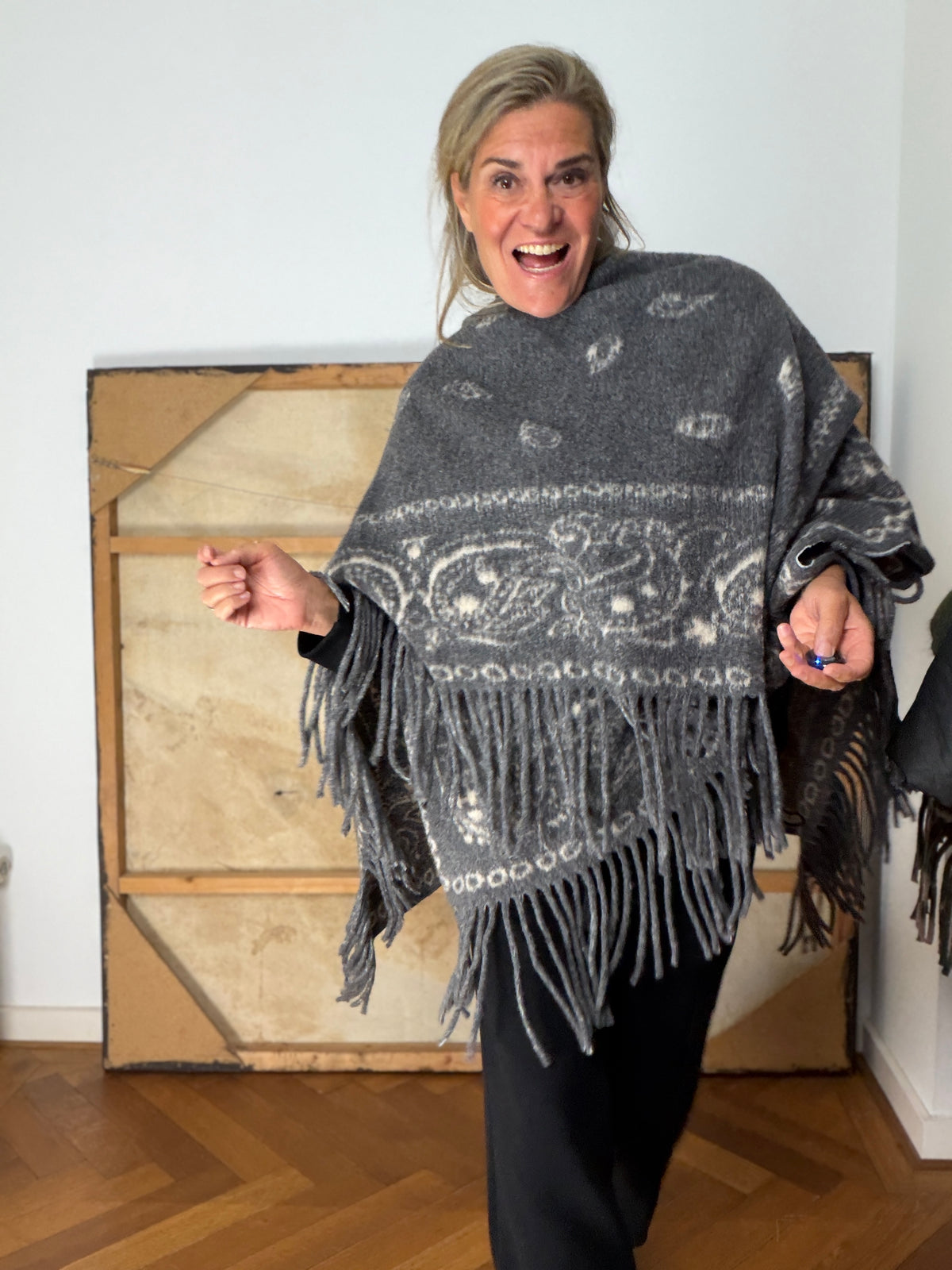Poncho - Ruby - Cartouche by Suus