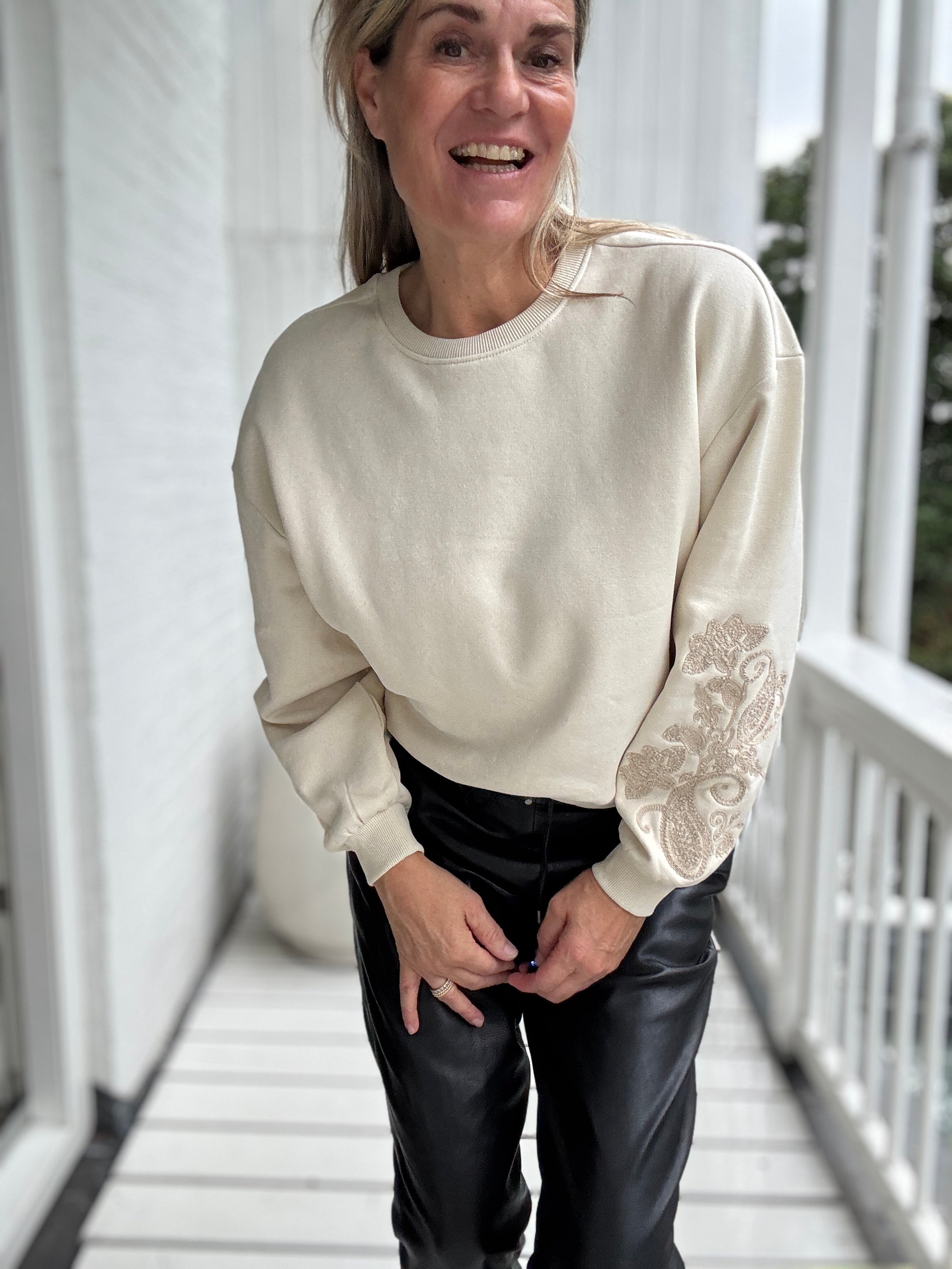 Sweater - BROOKLYN L/S EMBROIDERY - Only