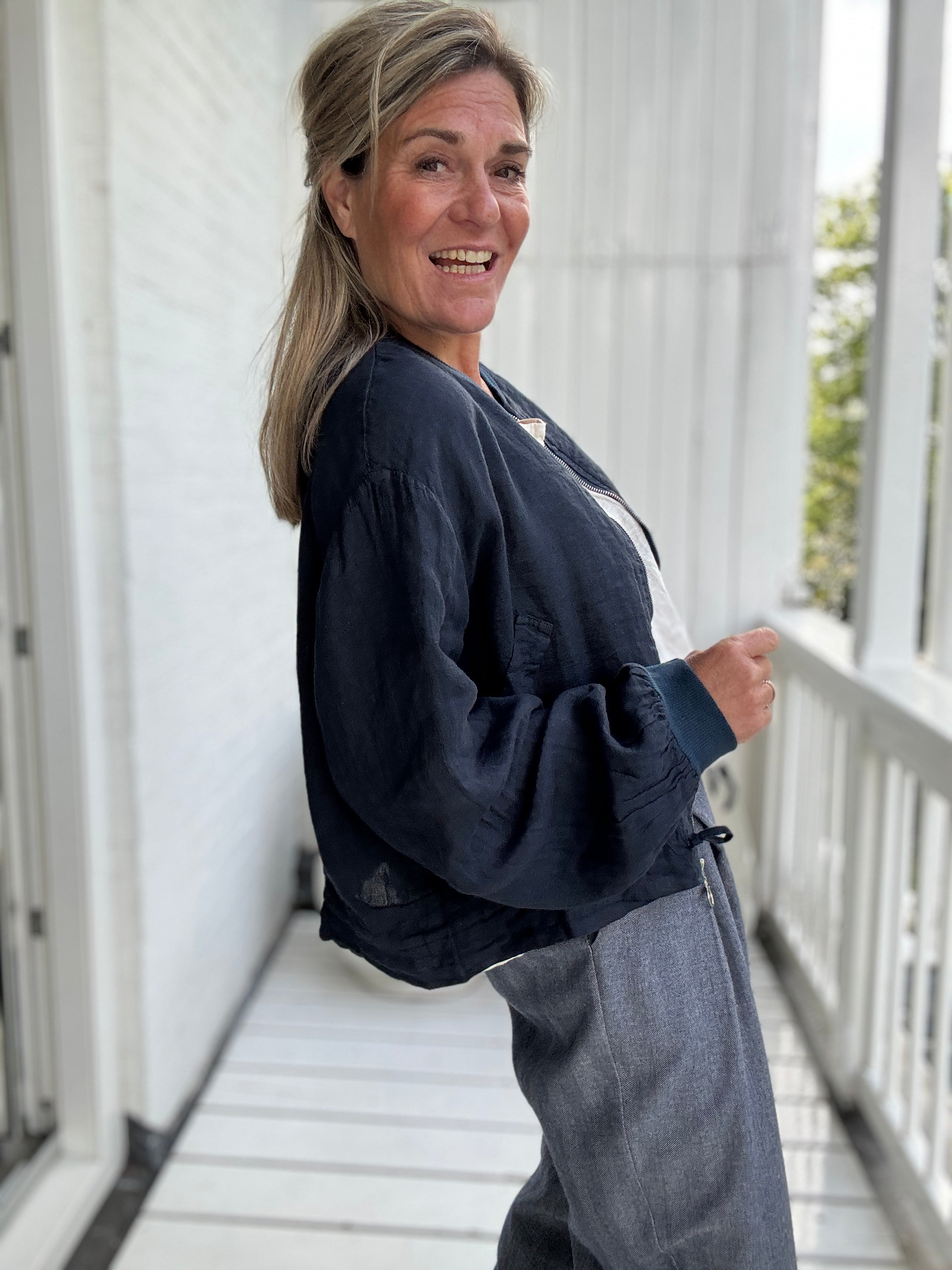 Bomber - Gwen - Cartouche by Suus