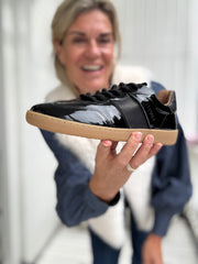 Sneakers - POONA verniz - DWRS