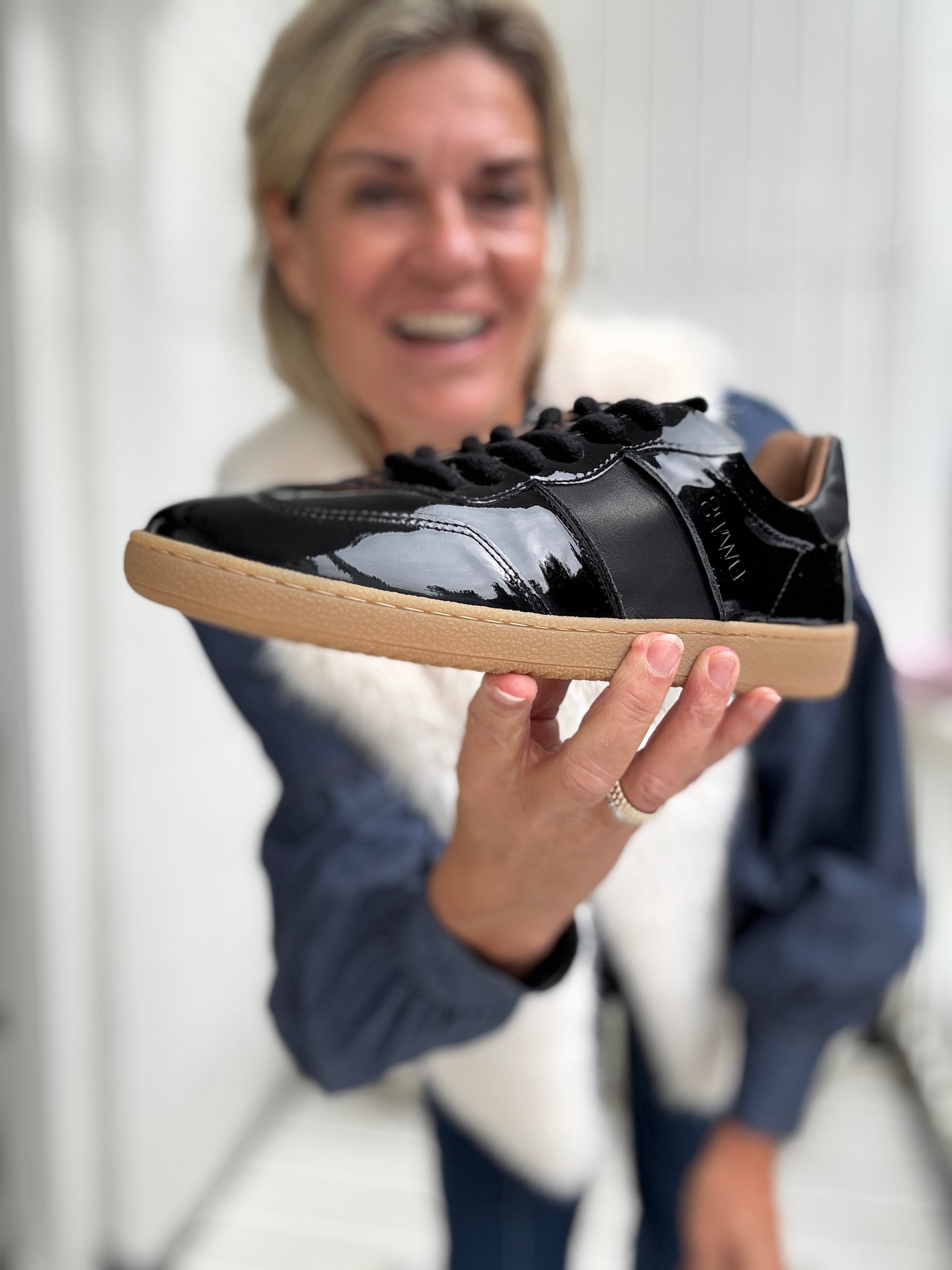 Sneakers - POONA verniz - DWRS