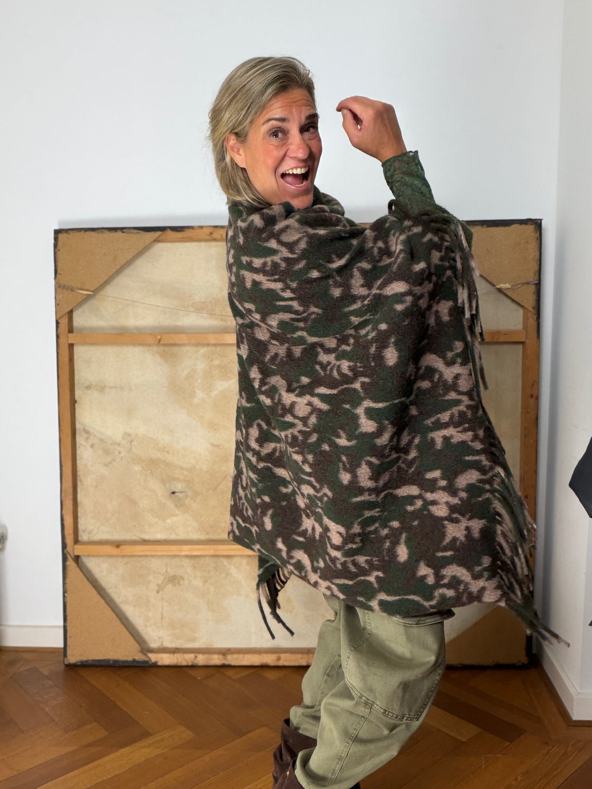 Poncho - Ruby - Cartouche by Suus