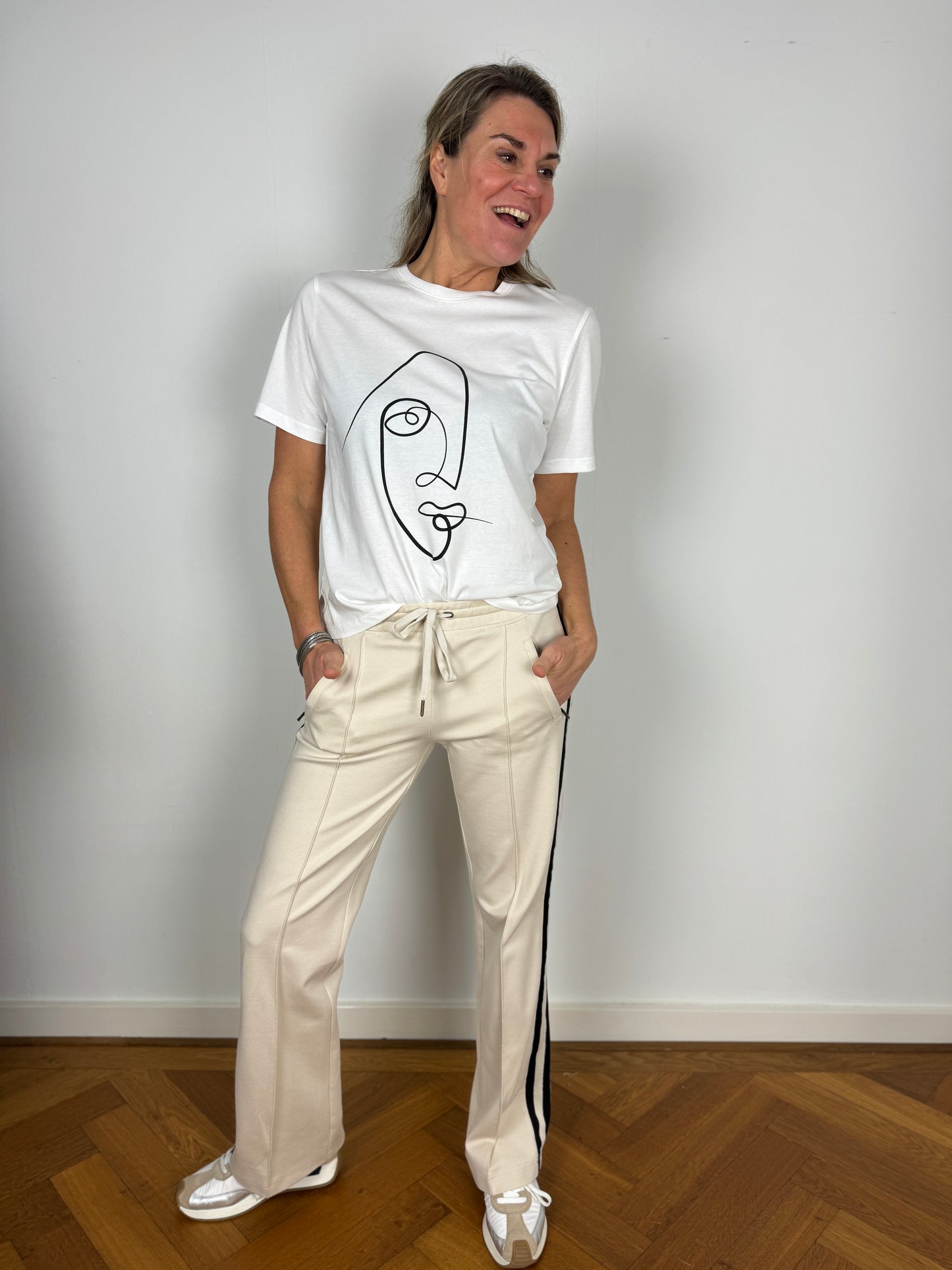 T-shirt - Sybil Face - Vila