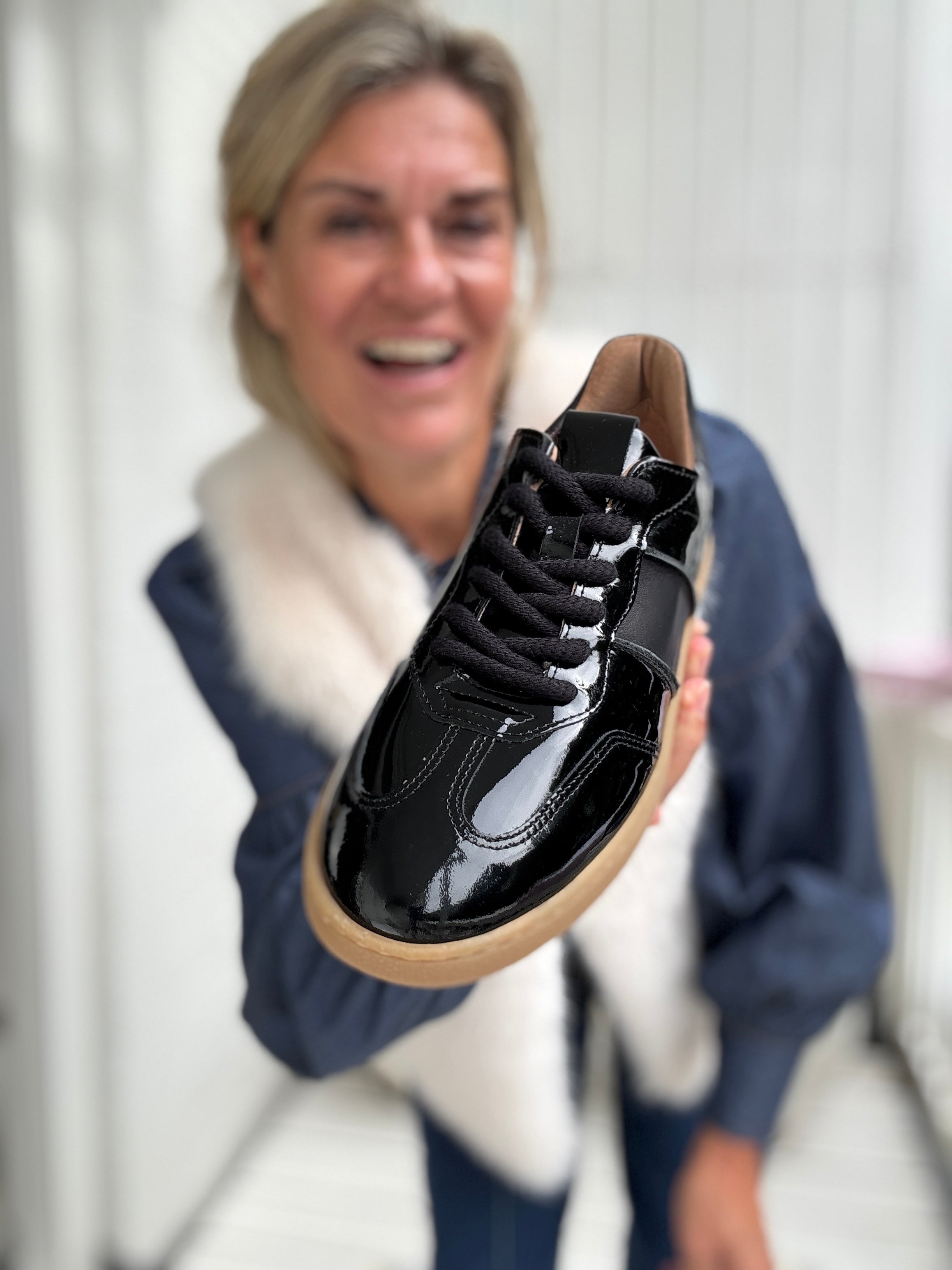 Sneakers - POONA verniz - DWRS