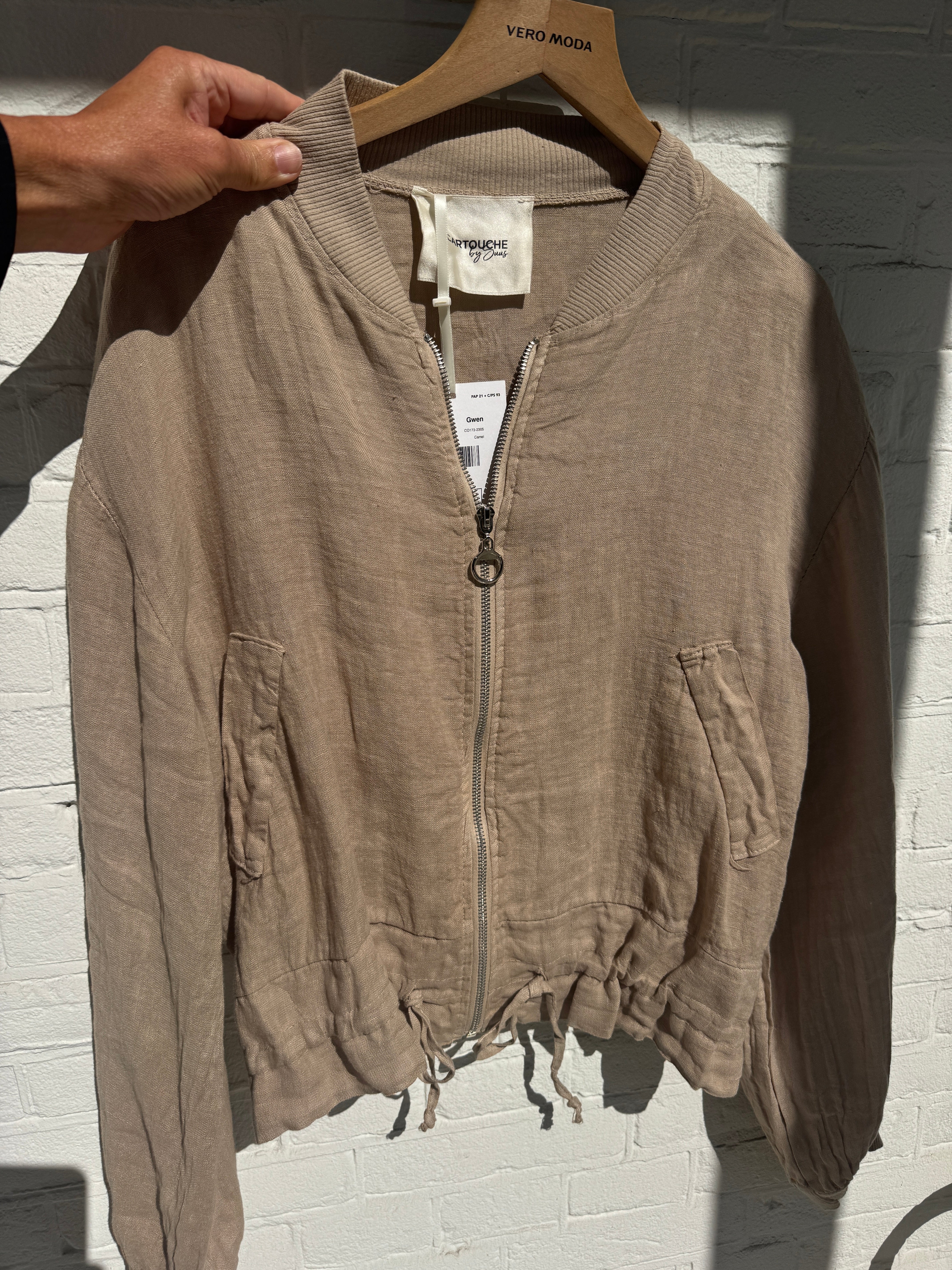 Bomber - Gwen - Cartouche by Suus