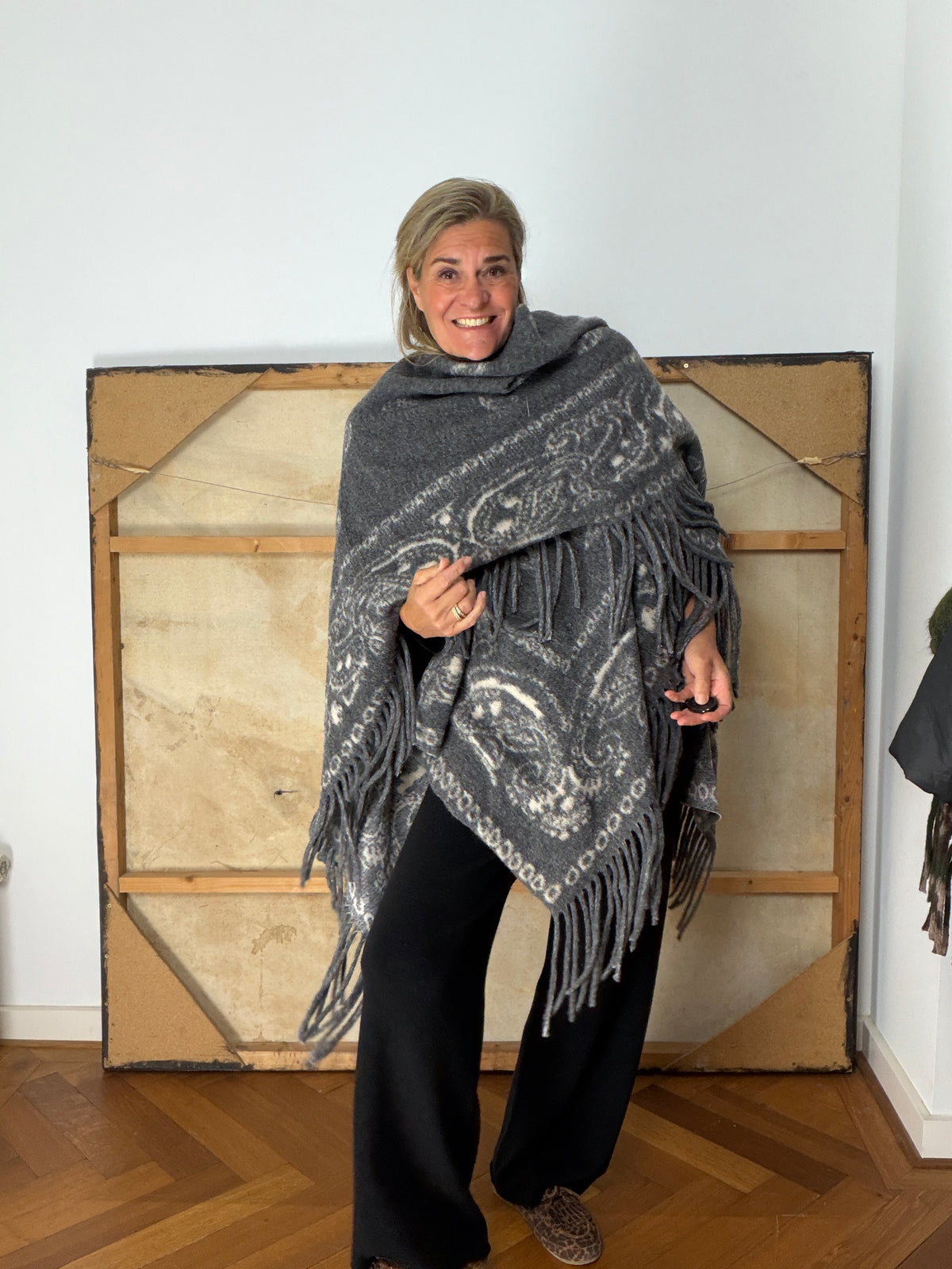 Poncho - Ruby - Cartouche by Suus