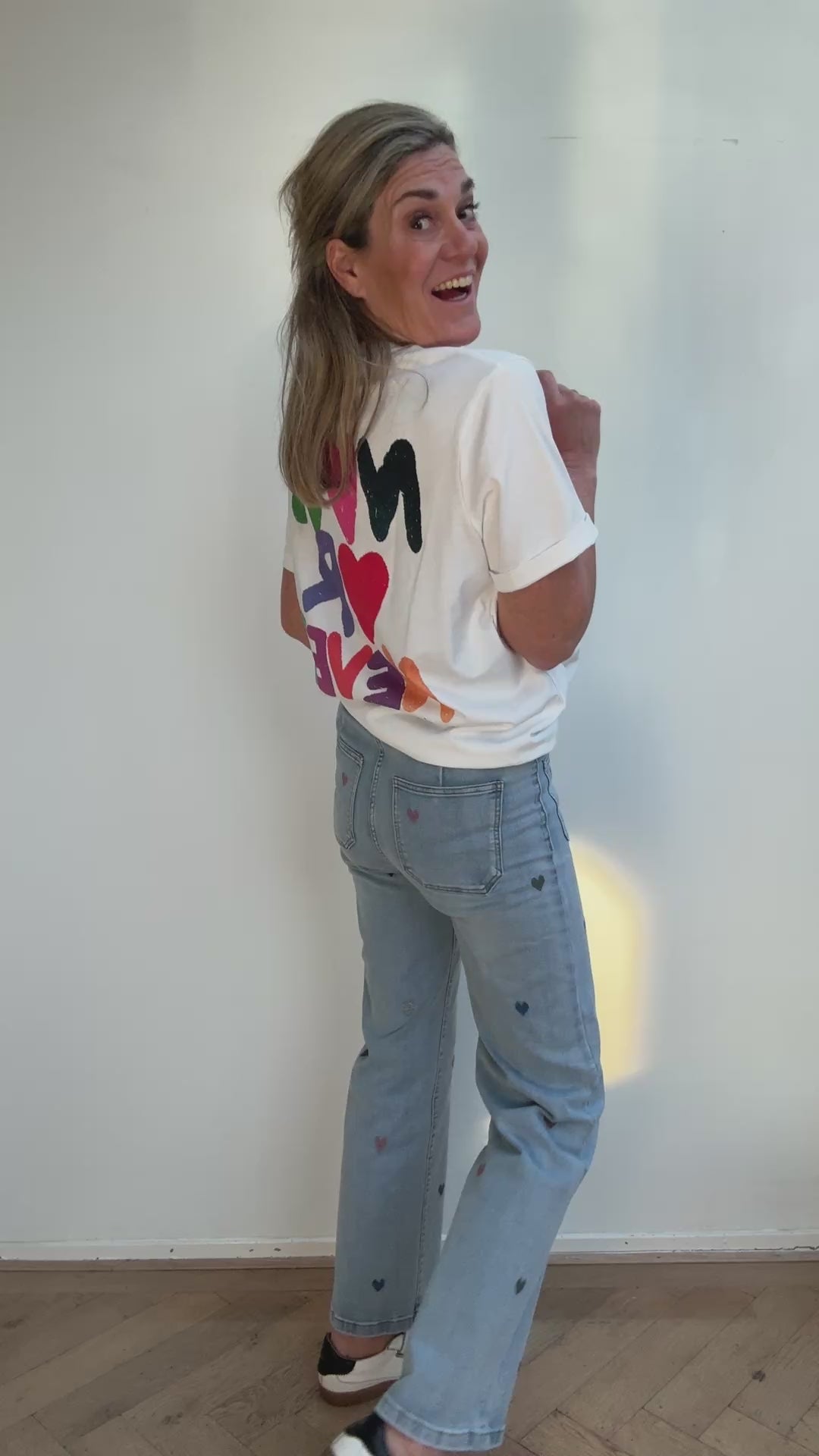 Video laden: T-shirt - Love Today