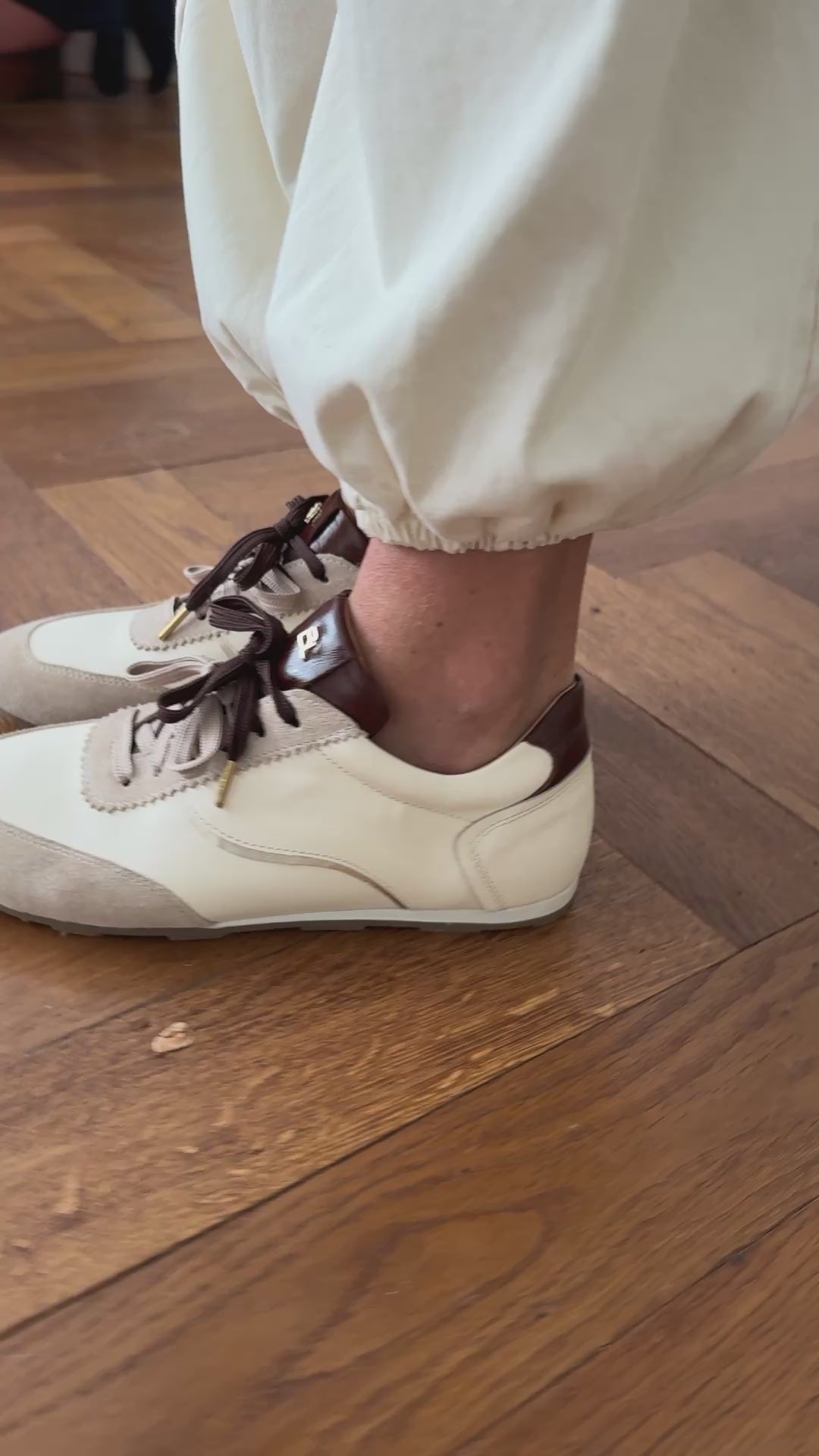 Video laden: Sneaker - She - Babouche