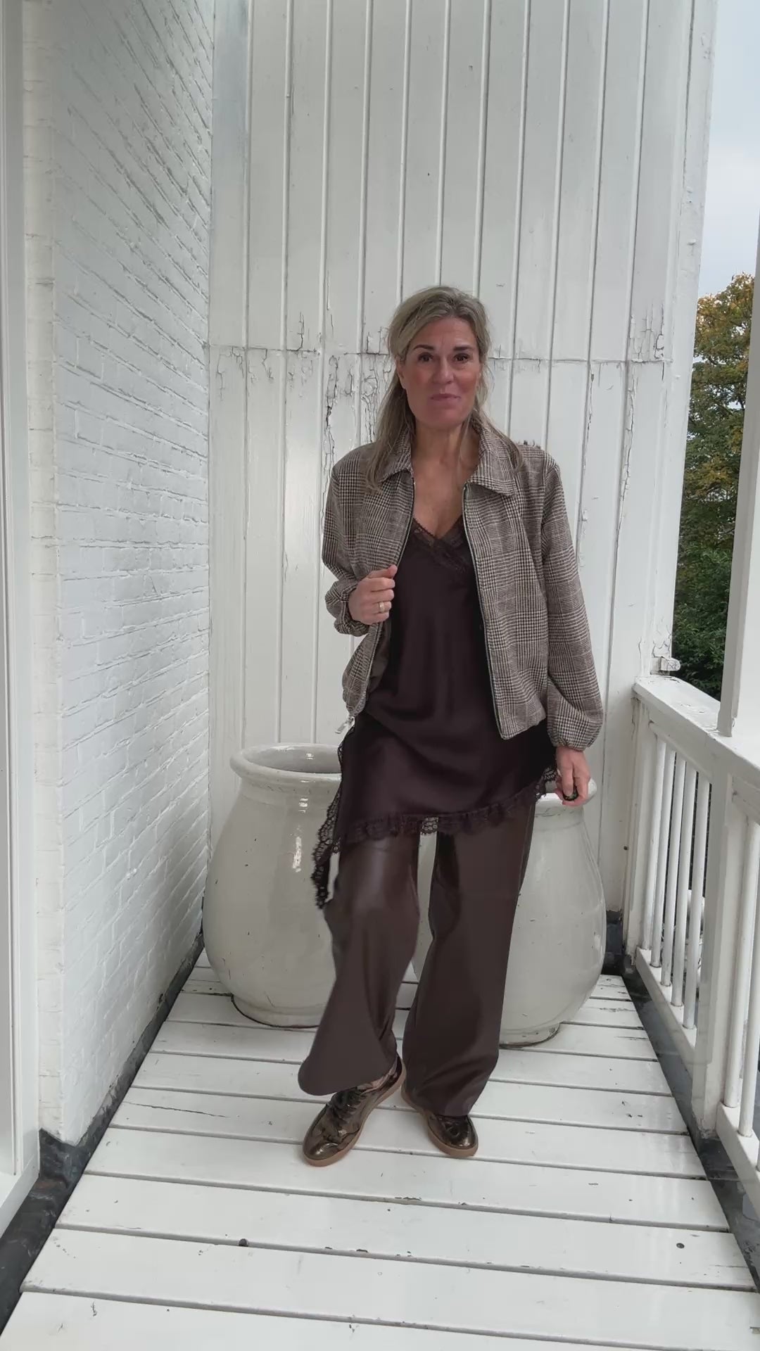 Video laden: Bomber - Birgit - Cartouche by Suus