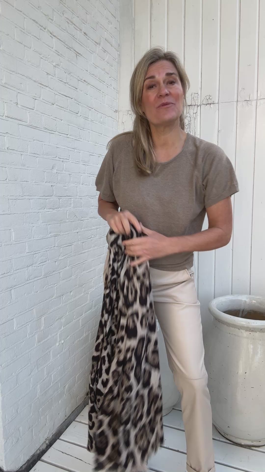 Load video: Sjaal - Esmee