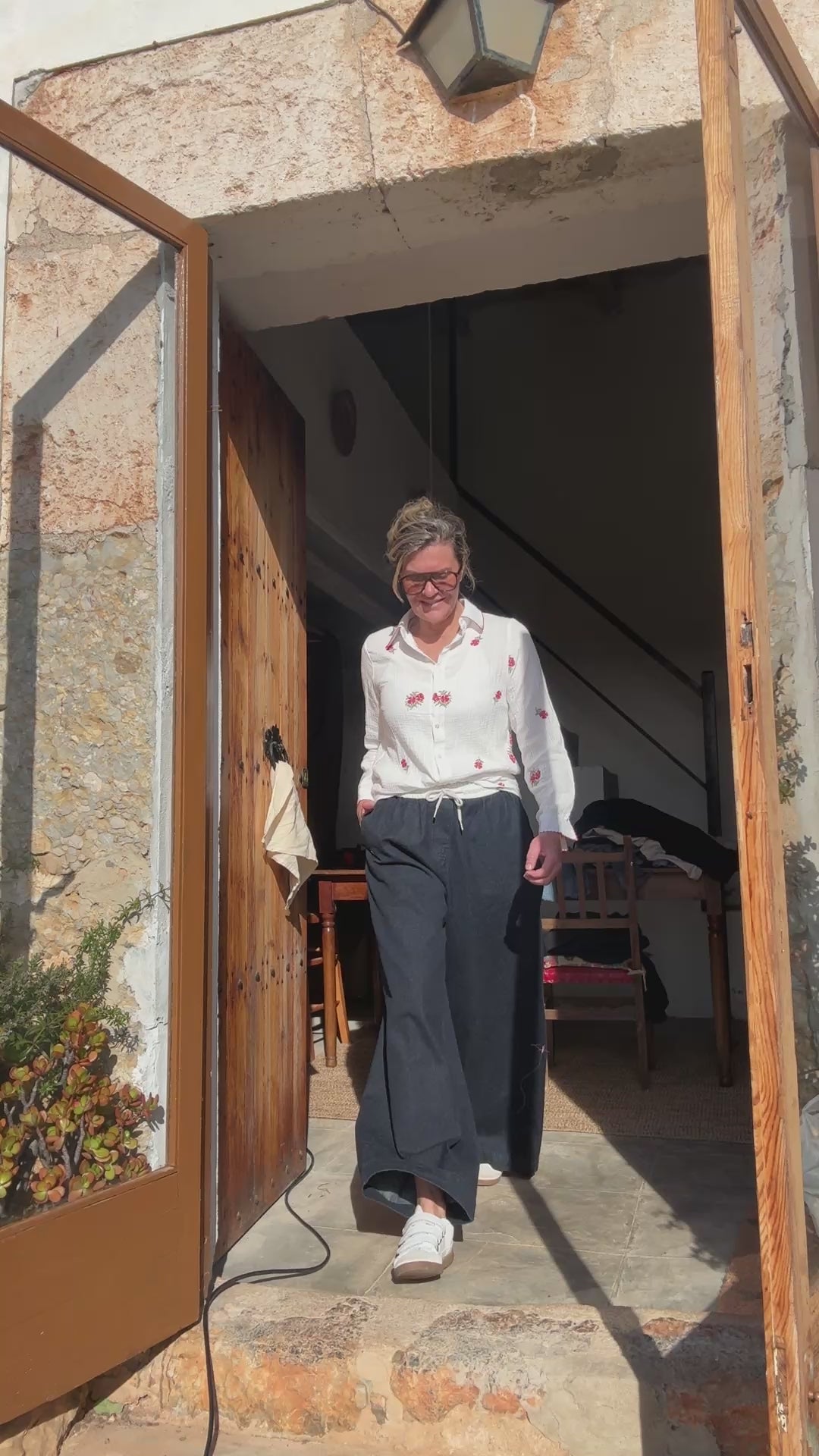 Video laden: Blouse - Irene