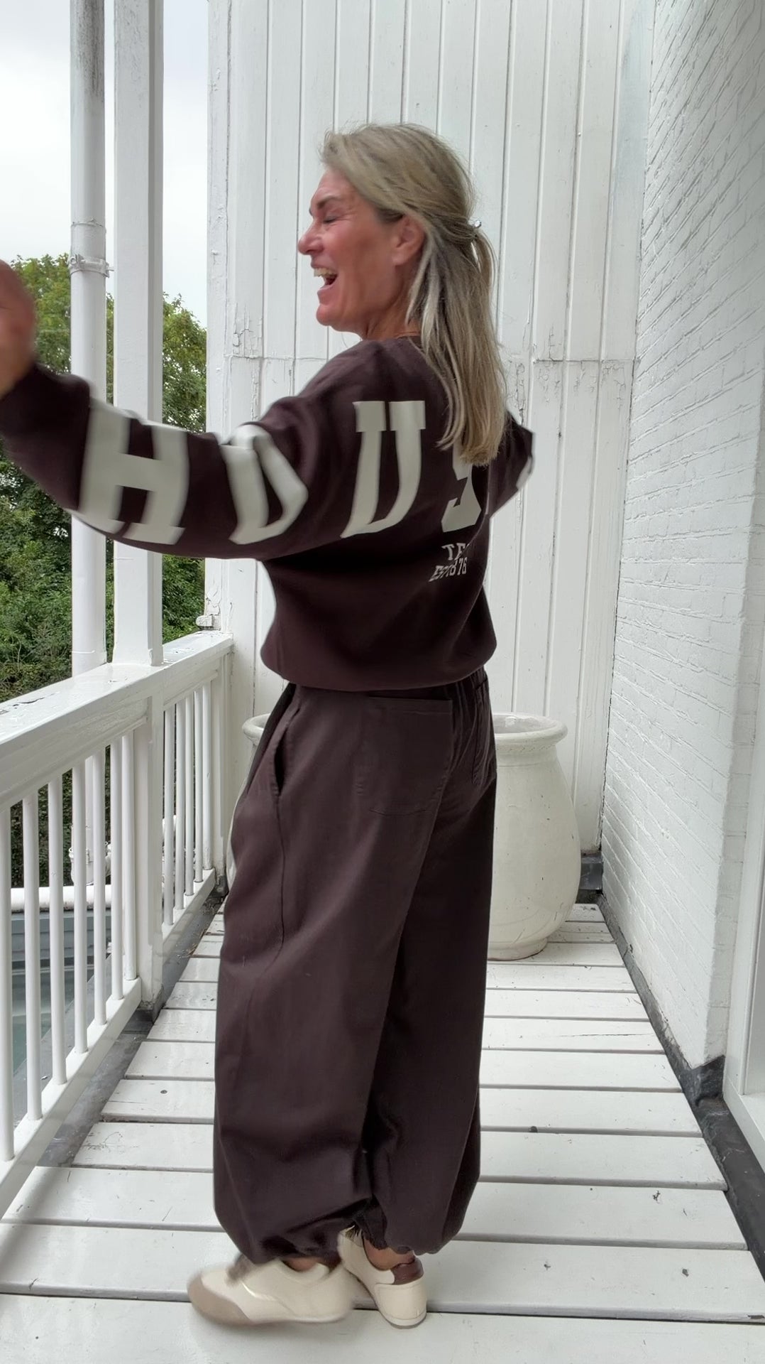 Load video: Sweater - SWEAT LS BACK/SLEEVE PRINT - Only
