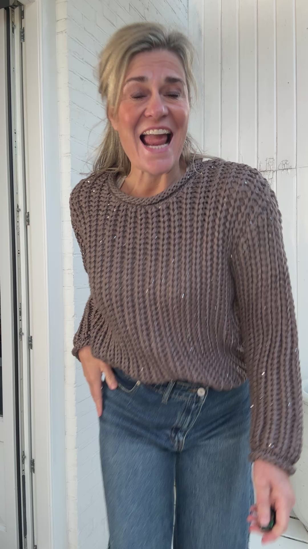 Load video: Trui - Frieda