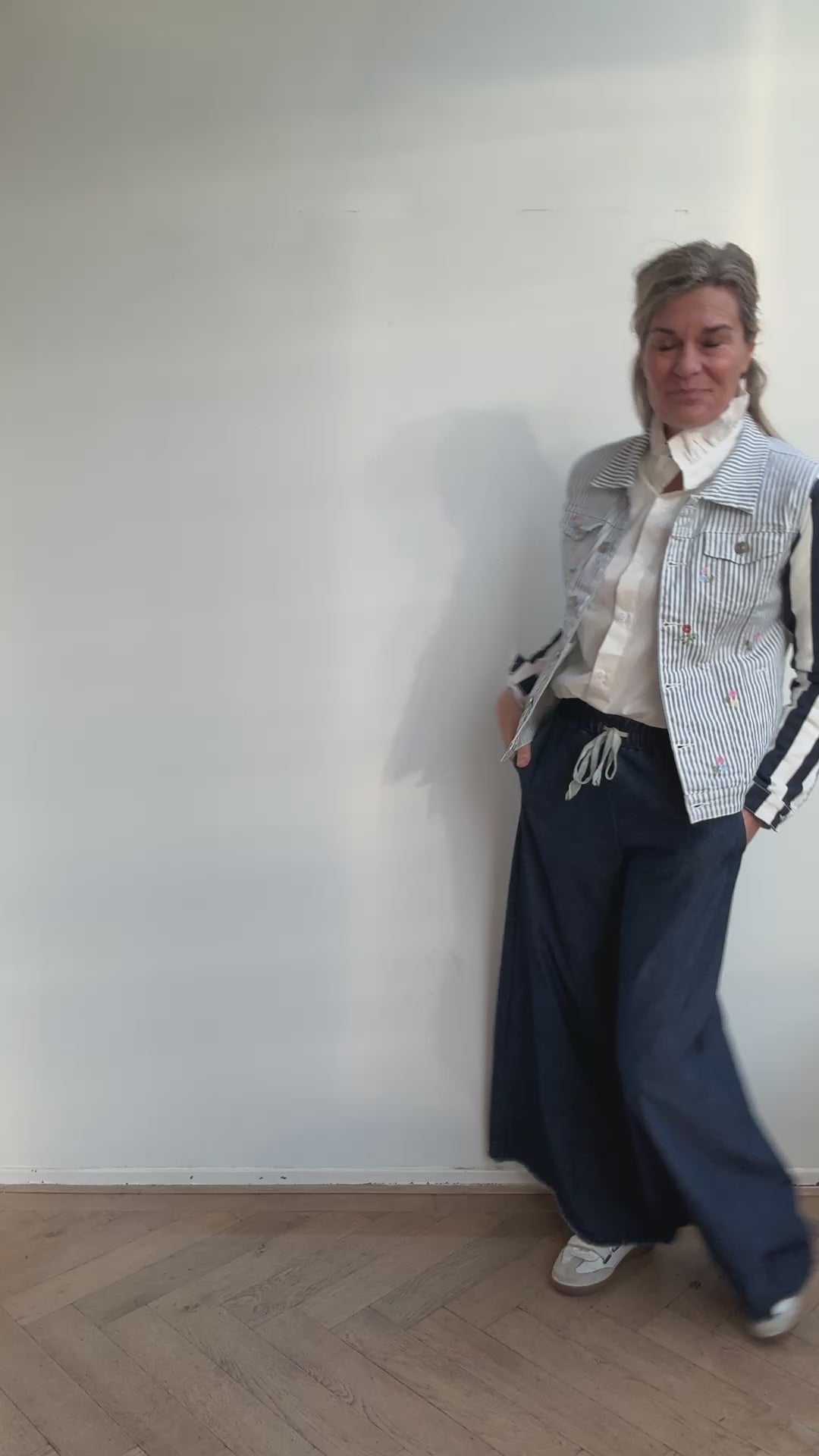 Video laden: Jeansjas - Annie