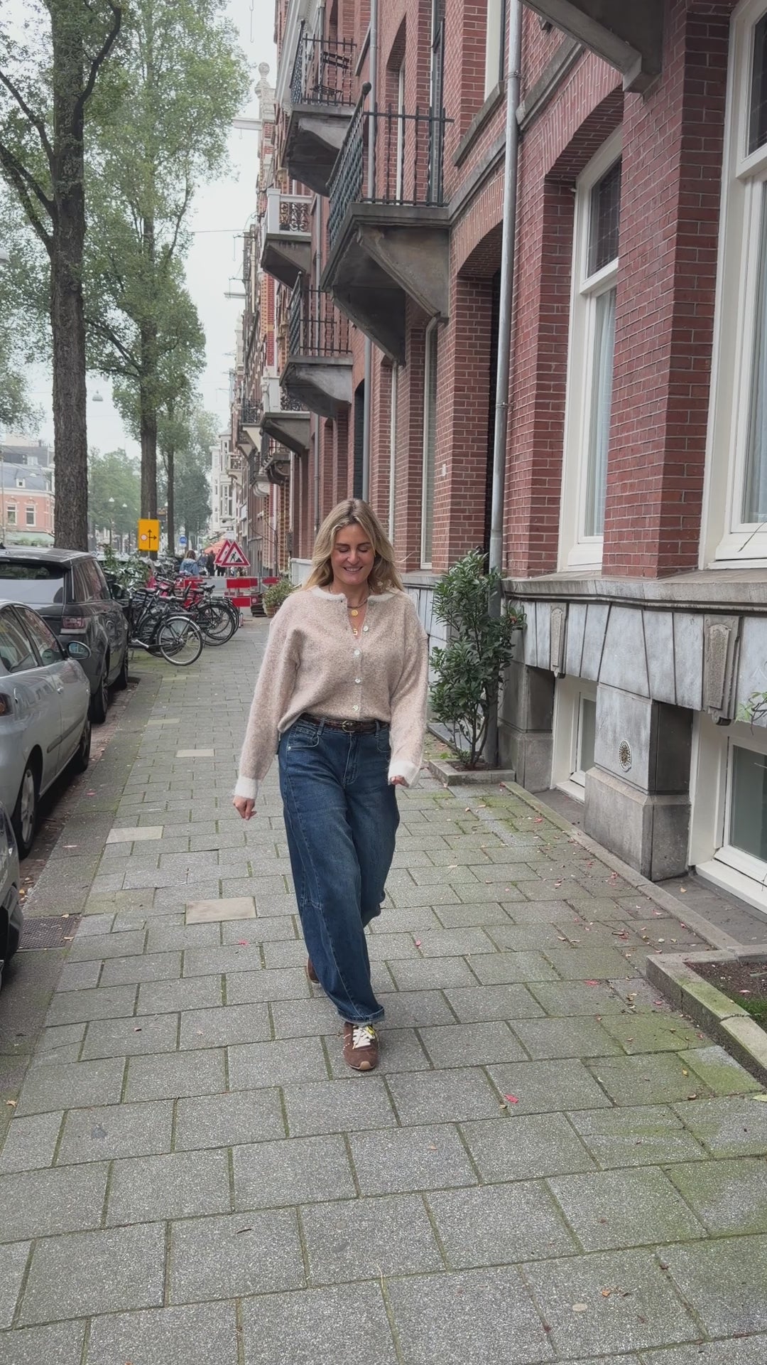 Video laden: Vest - Louisa
