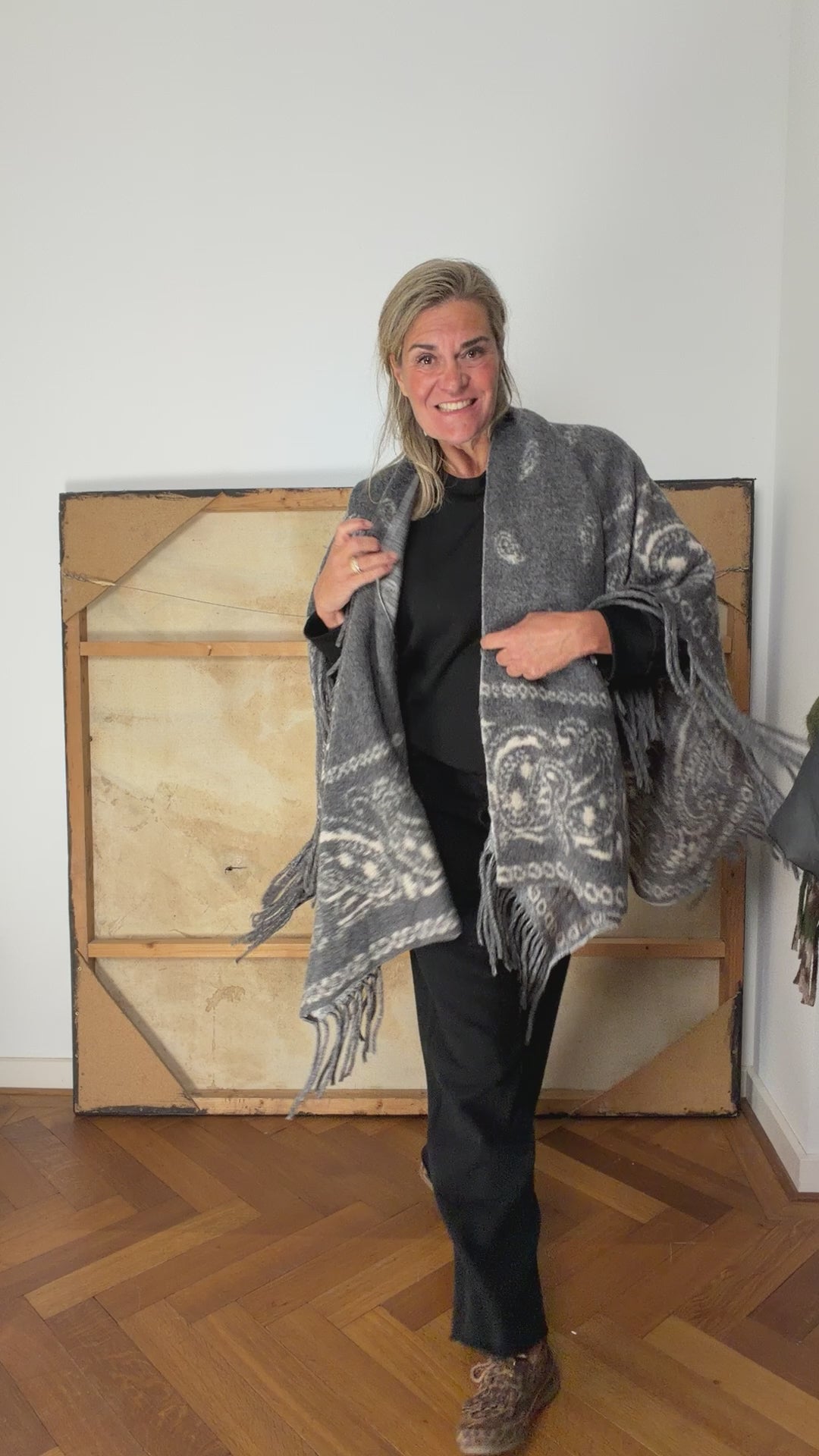 Video laden: Poncho - Ruby - Cartouche by Suus