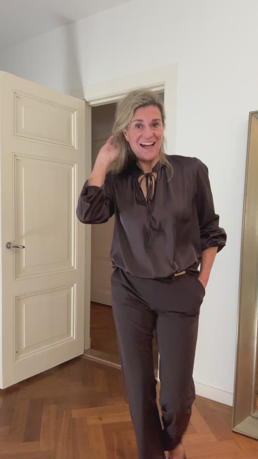 Video laden: Blouse - Yara - Cartouche by Suus