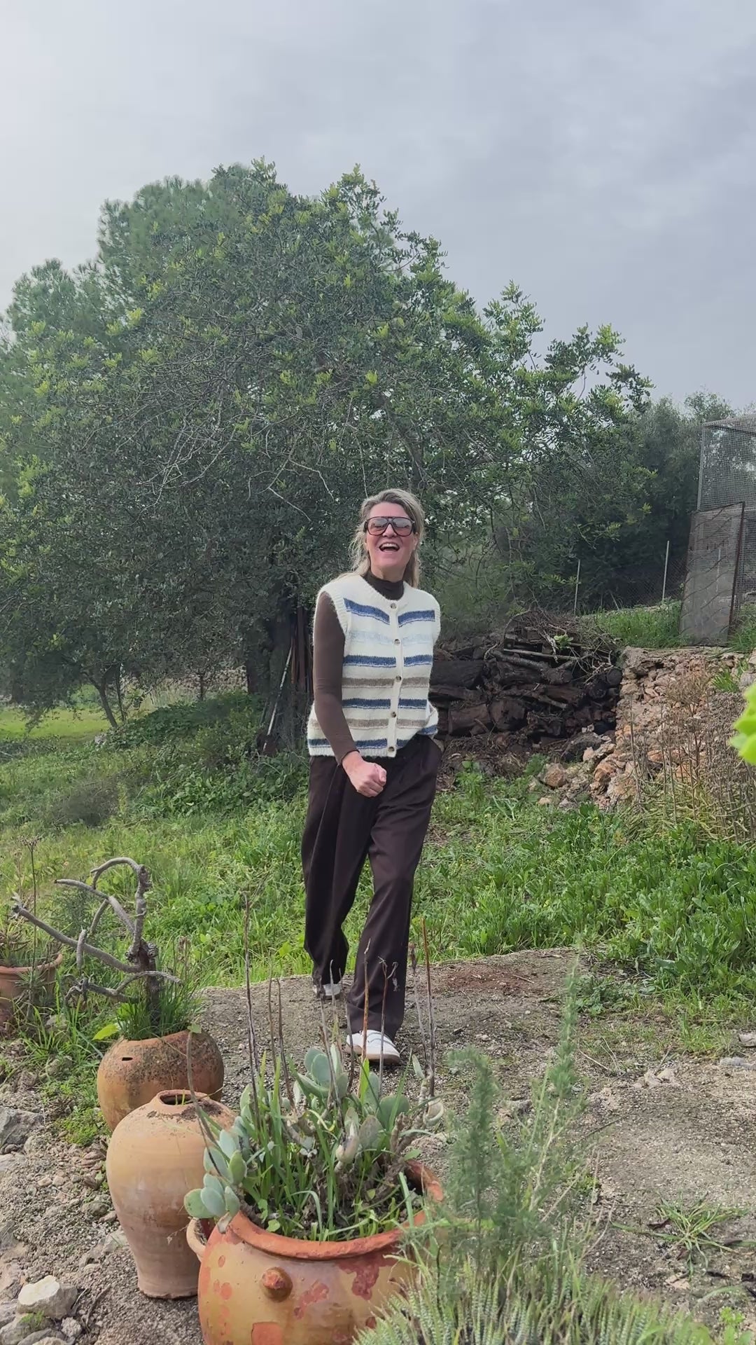 Video laden: Gilet - KIRA SL O-NECK STRIPE VEST - Vero Moda