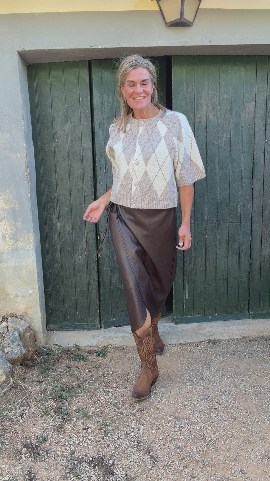 Video laden: TDDora Strickjacke - TOODAY