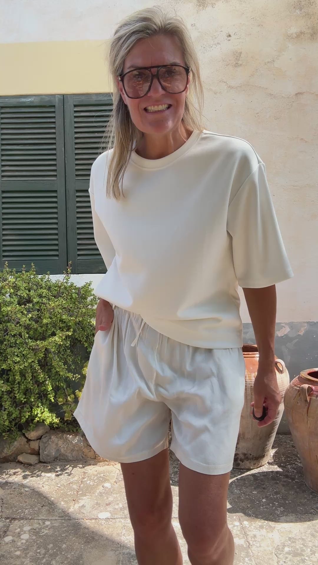 Video laden: T-Shirt - Azra Boxy T-shirt - TOODAY
