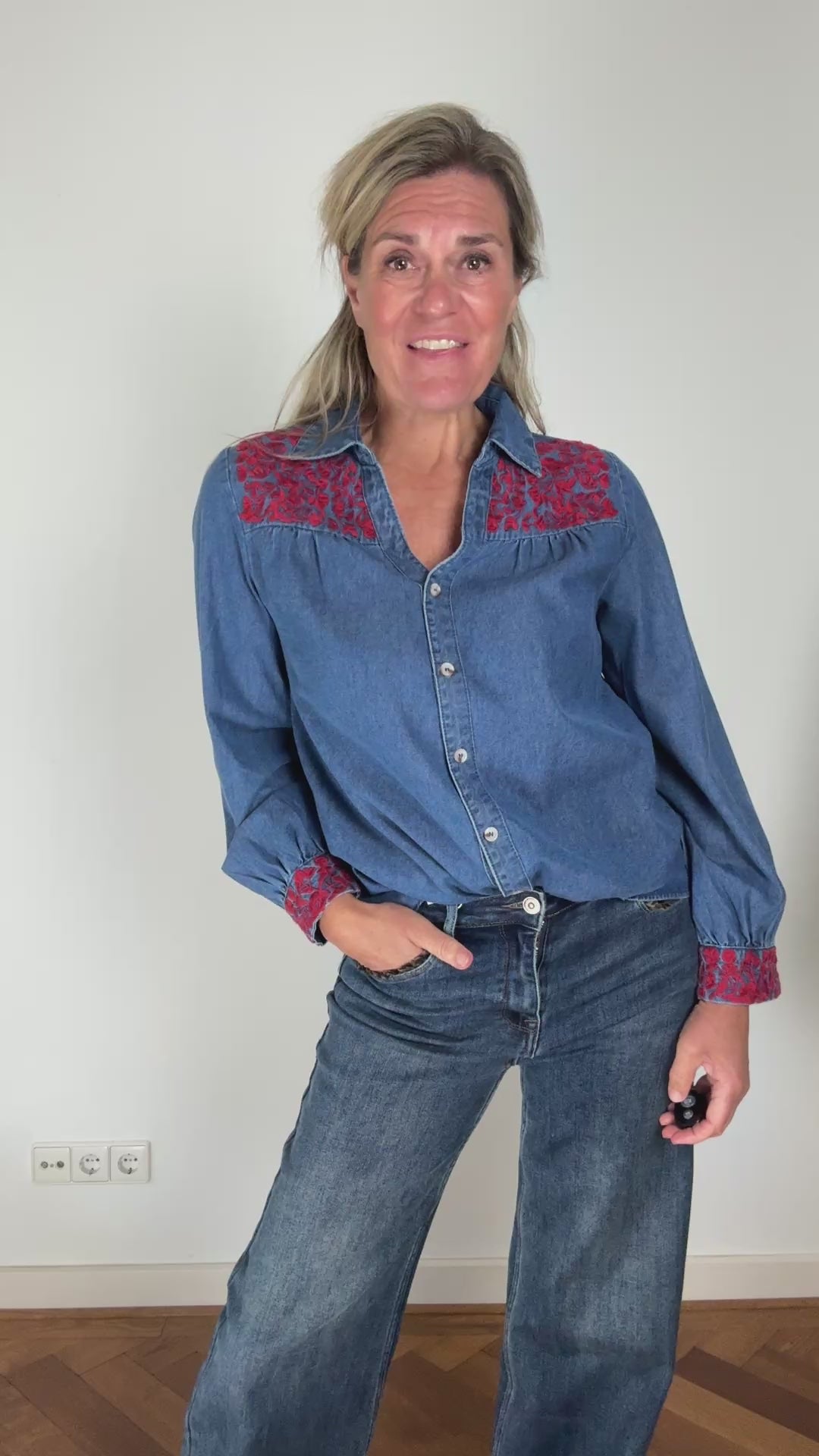 Videó betöltése: Blouse - Sabien